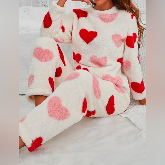 NEW Valentines Heart Fuzzy Plush Fleece Pajama Set Size Medium - Picture 3 of 6